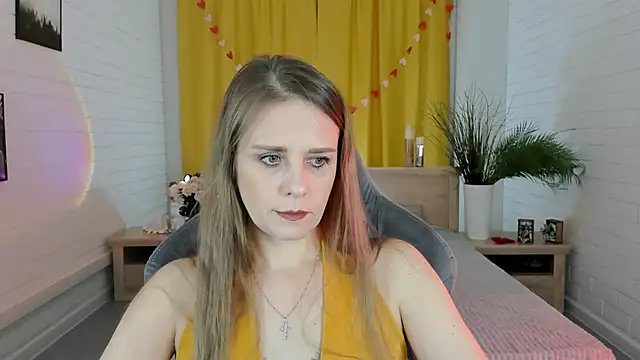 Snapshot of EmiliaBedy chatting on March 15, 9:09 am EmiliaBedy online show from March 15, 9:09 am