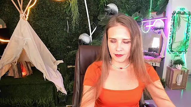 Snapshot of EmiliaBedy chatting on September 24, 9:05 am EmiliaBedy online show from September 24, 9:05 am