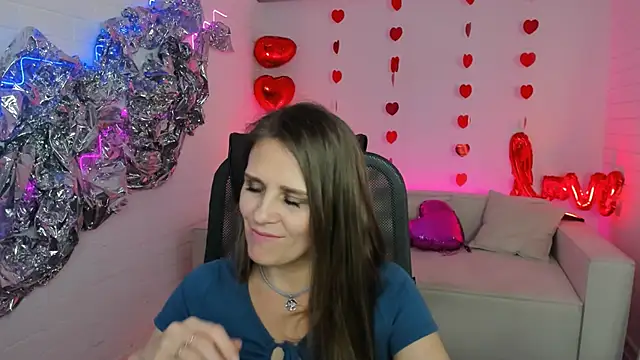 Snapshot of EmiliaBedy chatting on March 18, 3:33 pm EmiliaBedy online show from March 18, 3:33 pm