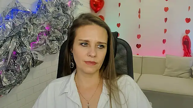 Snapshot of EmiliaBedy chatting on February 26, 9:01 am EmiliaBedy online show from February 26, 9:01 am