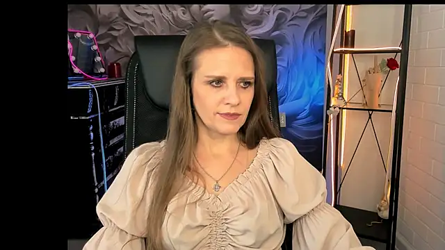 Snapshot of EmiliaBedy chatting on March 19, 9:06 am EmiliaBedy online show from March 19, 9:06 am