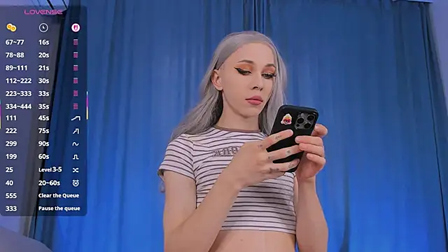 Snapshot of Shiny_Jennifer chatting on November 8, 6:06 am Shiny Jennifer online show from November 8, 6:06 am