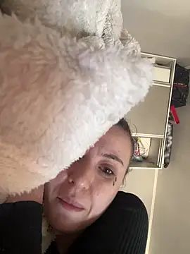 bunnythetailor online show from March 9, 1:03 pm