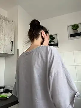 Snapshot of bunnythetailor chatting on February 6, 7:24 am bunnythetailor online show from February 6, 7:24 am