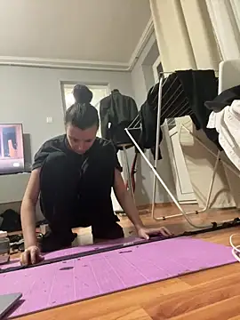 bunnythetailor online show from February 11, 8:09 pm