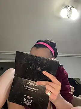 bunnythetailor online show from February 19, 9:12 pm