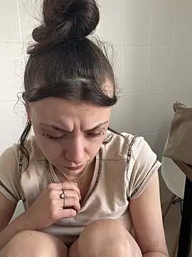 Snapshot of bunnythetailor chatting on February 19, 8:12 am bunnythetailor online show from February 19, 8:12 am