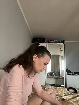 bunnythetailor online show from April 4, 6:31 am