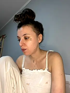 bunnythetailor online show from November 9, 6:45 pm