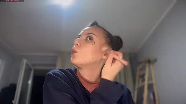 bunnythetailor online show from November 15, 5:39 pm