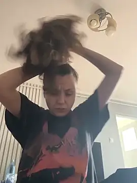 bunnythetailor online show from February 10, 8:24 am