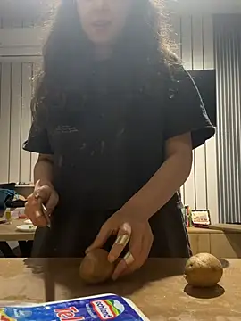 bunnythetailor online show from June 6, 7:41 pm