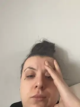 bunnythetailor online show from April 8, 8:38 am