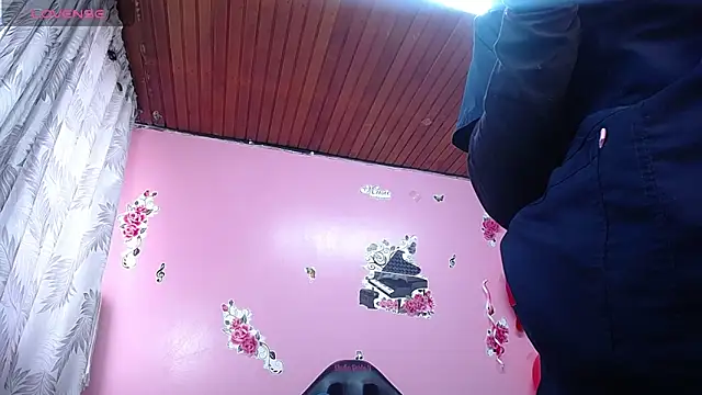 Snapshot of Sofii_cutee chatting on February 21, 12:27 pm Sofii cutee online show from February 21, 12:27 pm