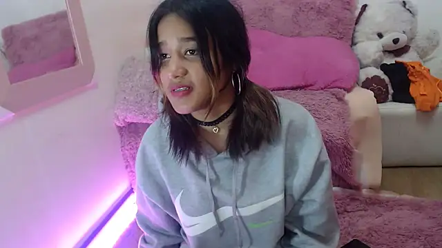 Snapshot of Jenner_Macpherson chatting on February 20, 3:41 pm Jenner Macpherson online show from February 20, 3:41 pm