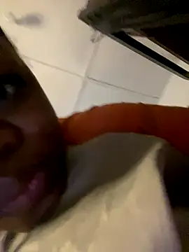 Boneca25 online show from November 25, 5:30 am