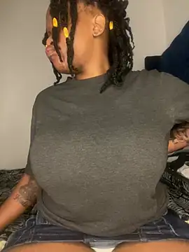 Boneca25 online show from January 11, 10:00 am