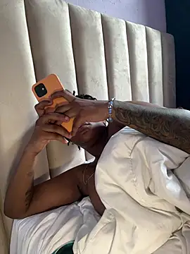 Boneca25 online show from March 12, 10:41 am