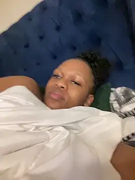 Boneca25 online show from November 18, 9:07 pm