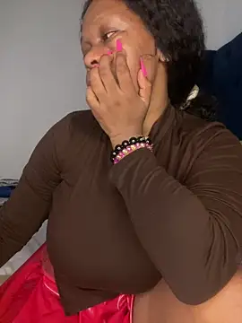 Boneca25 online show from December 17, 8:30 am