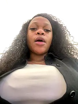 Snapshot of Boneca25 chatting on October 15, 11:29 am Boneca25 online show from October 15, 11:29 am