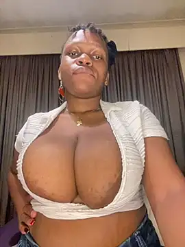 Snapshot of Boneca25 chatting on March 12, 6:32 pm Boneca25 online show from March 12, 6:32 pm
