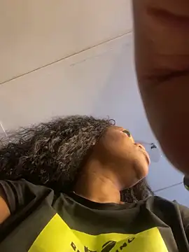 Boneca25 online show from October 28, 1:32 pm