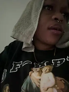 Boneca25 online show from April 29, 6:58 pm