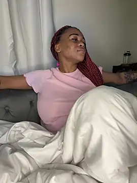 Snapshot of Boneca25 chatting on July 8, 9:59 pm Boneca25 online show from July 8, 9:59 pm