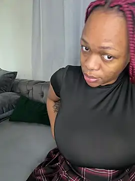 Snapshot of Boneca25 chatting on July 3, 9:05 am Boneca25 online show from July 3, 9:05 am