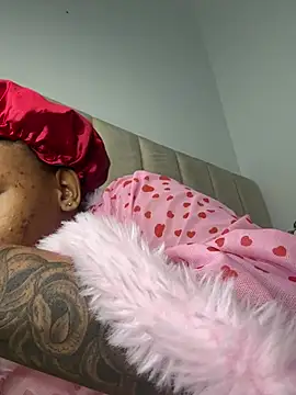 Boneca25 online show from April 13, 8:07 am