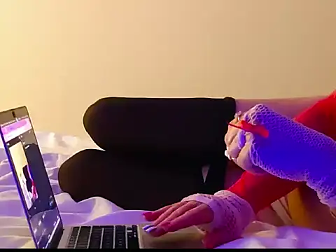 Cucked Sissy Bitch online show from February 10, 9:47 pm