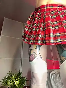 Snapshot of BeautyCutie1 chatting on March 21, 12:17 pm BeautyCutie1 online show from March 21, 12:17 pm