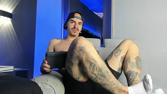 Snapshot of kaletattoo chatting on October 4, 11:12 am kaletattoo online show from October 4, 11:12 am
