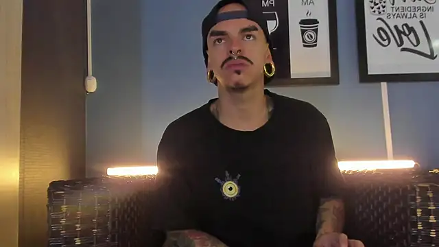 Snapshot of kaletattoo chatting on October 10, 11:22 am kaletattoo online show from October 10, 11:22 am
