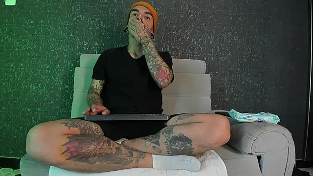 Snapshot of kaletattoo chatting on September 9, 10:57 am kaletattoo online show from September 9, 10:57 am