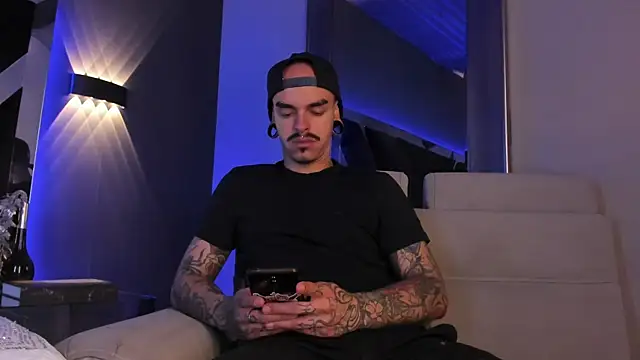 Snapshot of kaletattoo chatting on September 21, 3:06 pm kaletattoo online show from September 21, 3:06 pm