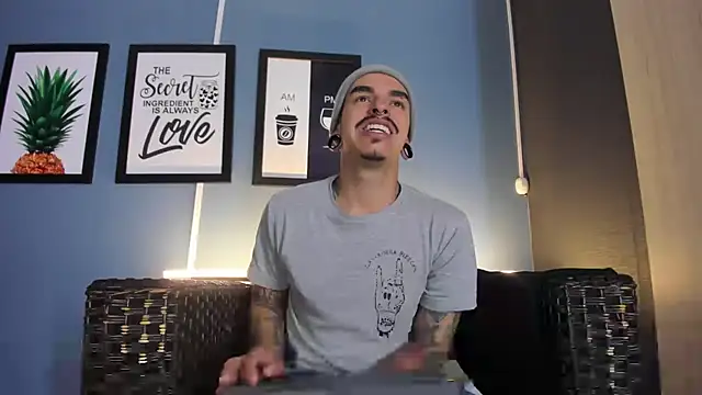Snapshot of kaletattoo chatting on September 18, 11:02 am kaletattoo online show from September 18, 11:02 am