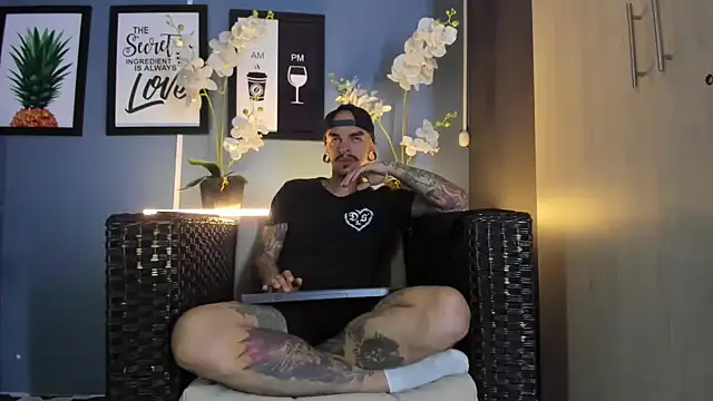 Snapshot of kaletattoo chatting on September 10, 11:20 am kaletattoo online show from September 10, 11:20 am