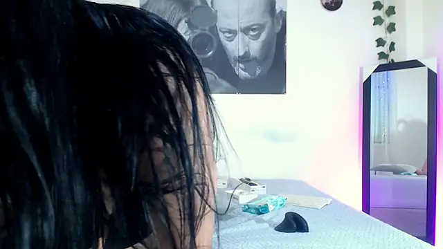 annyevans 1 online show from April 19, 6:10 pm