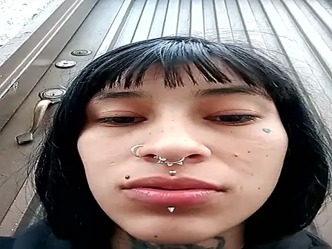 Snapshot of esmeralda06 chatting on December 5, 2:15 pm esmeralda06 online show from December 5, 2:15 pm