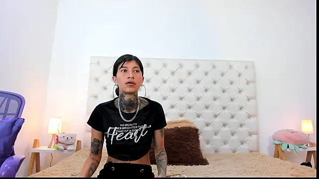 esmeralda06 online show from April 9, 1:50 pm