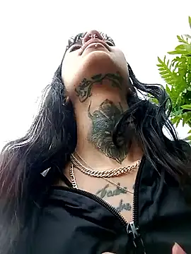 Snapshot of esmeralda06 chatting on October 31, 2:02 pm esmeralda06 online show from October 31, 2:02 pm