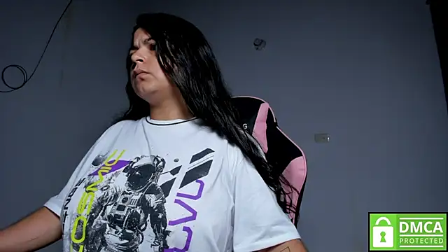 Snapshot of Little_Shaara chatting on November 1, 8:41 am Little Shaara online show from November 1, 8:41 am