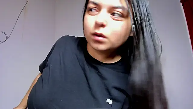 Snapshot of Little_Shaara chatting on December 17, 8:47 pm Little Shaara online show from December 17, 8:47 pm