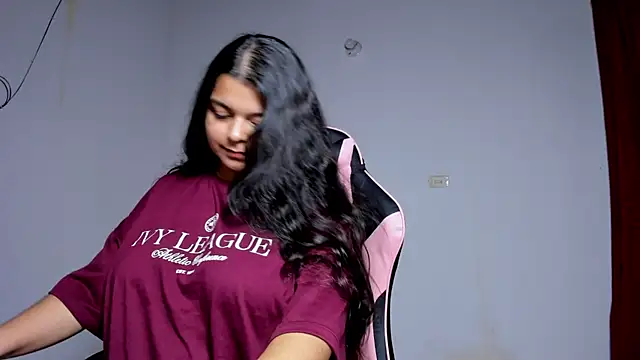 Snapshot of Little_Shaara chatting on October 22, 9:13 pm Little Shaara online show from October 22, 9:13 pm