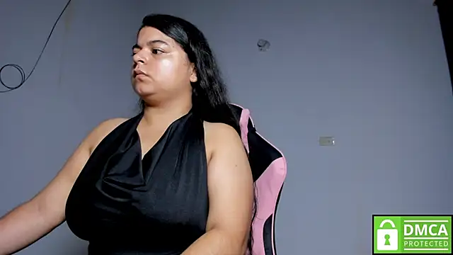 Snapshot of Little_Shaara chatting on November 9, 8:51 am Little Shaara online show from November 9, 8:51 am