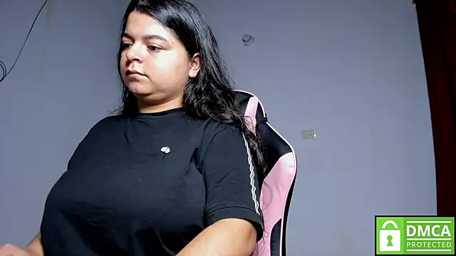 Snapshot of Little_Shaara chatting on October 30, 8:45 am Little Shaara online show from October 30, 8:45 am