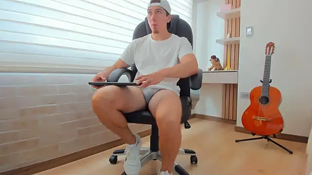 Tombarden online show from November 26, 7:03 pm