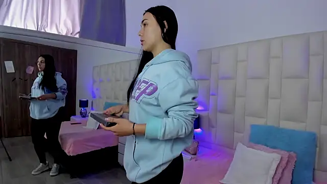 Ariana rouse online show from November 28, 4:40 pm